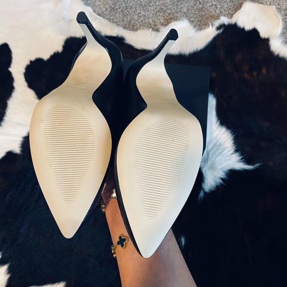 Brand NEW beautiful black Valentino heels. Size 8 purchased from Saks Fifth Ave - Picture 4 of 13